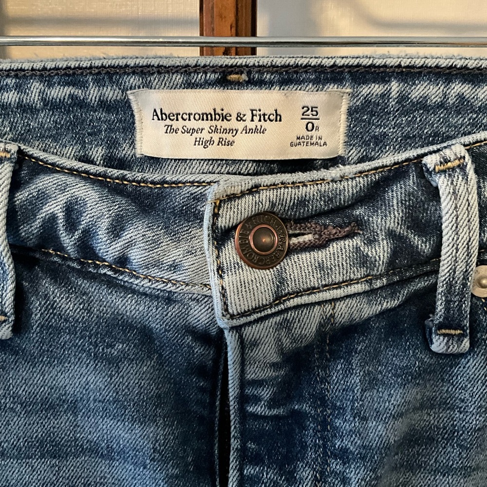 Abercrombie & Fitch Super Skinny High Rise Jeans - Size 0/25